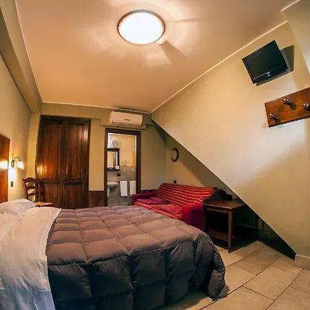 فندق مبيت وإفطار Capomulini أتشيريالي